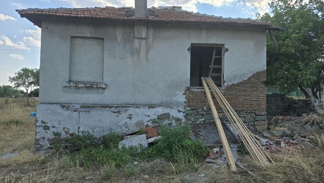 Къща с 1 дка двор в село Хаджиите, общ. Карнобат, село Хаджиите | Къщи / Вили - снимка 5