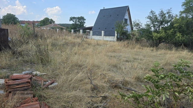 Къща с 1 дка двор в село Хаджиите, общ. Карнобат, село Хаджиите | Къщи / Вили - снимка 7