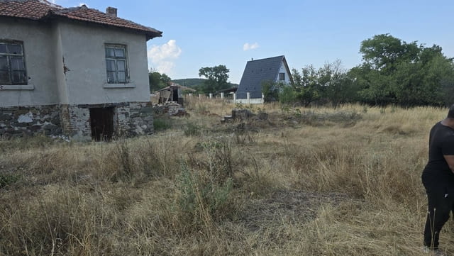 Къща с 1 дка двор в село Хаджиите, общ. Карнобат, село Хаджиите | Къщи / Вили - снимка 8