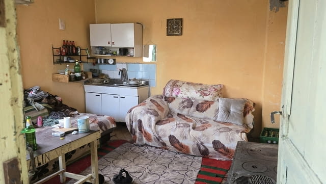 Къща с 1 дка двор в село Хаджиите, общ. Карнобат, село Хаджиите | Къщи / Вили - снимка 10