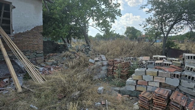 Къща с 1 дка двор в село Хаджиите, общ. Карнобат, село Хаджиите | Къщи / Вили - снимка 12