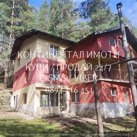 Кодл 63060. Триетажна тухлена вила близнак 200м2 със самостоятелен обособен двор 350м2 /дворът е ден - снимка 1