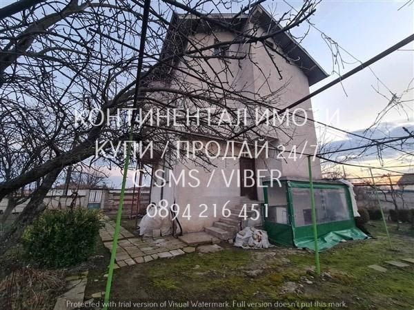 Код 63064. Триетажна тухлена къща 240м2 с двор 900м. Под първия етаж има мазе на метър над земята. В - снимка 3