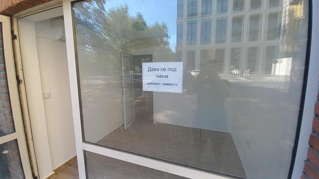 Дава се под наем търговско помещение в Центъра 15 m2, Air Conditioning - city of Plovdiv | Stores - снимка 1