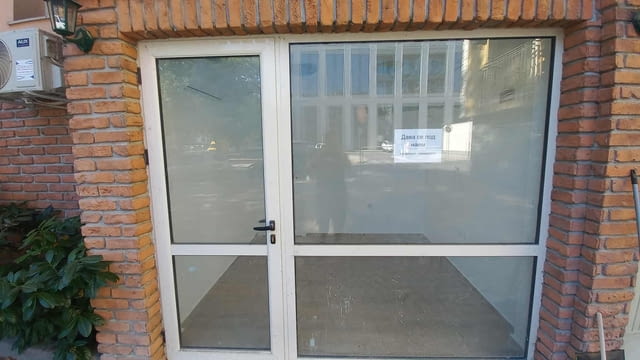 Дава се под наем търговско помещение в Центъра 15 m2, Air Conditioning - city of Plovdiv | Stores - снимка 3