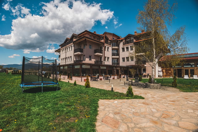 Семеен хотел SEVEN SEASONS THERMAL HOTEL – спокойствие и комфорт в планината - снимка 1