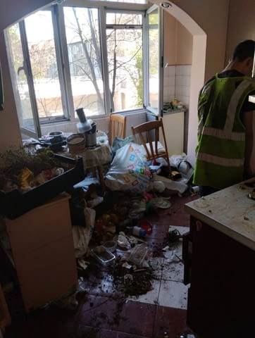 Хамали Експрес В страната, Извозване на строителни отпадъци, Опаковане в кашони, Транспорт на битова техника, Транспорт на мебели, Извозване на битова техника, Извозване на стари мебели, Извозване на строителни отпадъци, Опаковане в кашони, Разтоварване на товари, Товарене на товари, Чистене на дворове, Чистене на мазета/тавани, Чистене на покриви, 3 т - град София | Транспортни / Хамалски - снимка 7