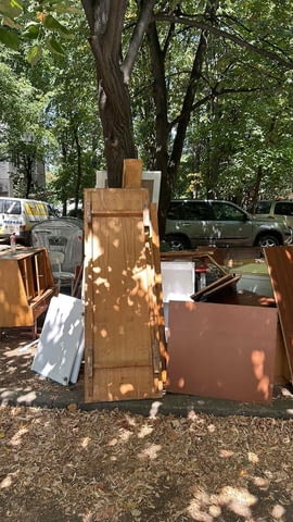 Хамали Експрес В страната, Извозване на строителни отпадъци, Опаковане в кашони, Транспорт на битова техника, Транспорт на мебели, Извозване на битова техника, Извозване на стари мебели, Извозване на строителни отпадъци, Опаковане в кашони, Разтоварване на товари, Товарене на товари, Чистене на дворове, Чистене на мазета/тавани, Чистене на покриви, 3 т - град София | Транспортни / Хамалски - снимка 10