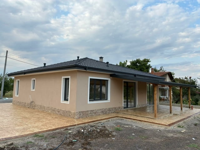 Твоят Нов Дом е Тук – С. Сираково, Само На 10 Мин. От Хасково - снимка 2