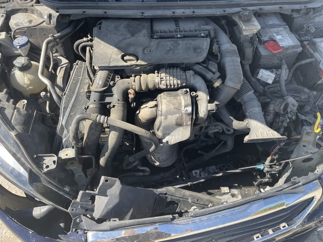 Peugeot 308 SW комби (T9), 1.6 BlueHDi, двигател BHZ (DV6FC), (10 JBGY), 120 кс., ск. кутия BVM 6, S - снимка 12