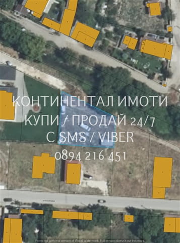 Код 63074. Парцел 650м2, ограден, до нови къщи до реката с лесен достъп от централния път. Има прек - снимка 1