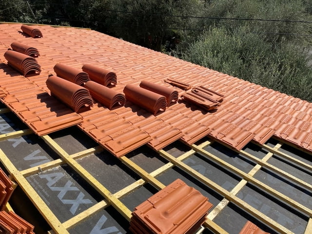 Изграждане на навеси дървени конструкции веранди Градински къщи Пренареждане на керемиди покриви. - снимка 1