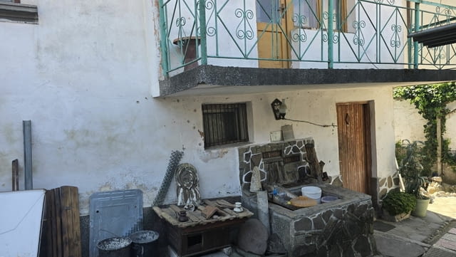 Двуетажна масивна къща с 1/2 дк двор в гр. Смолян, град Смолян | Къщи / Вили - снимка 4