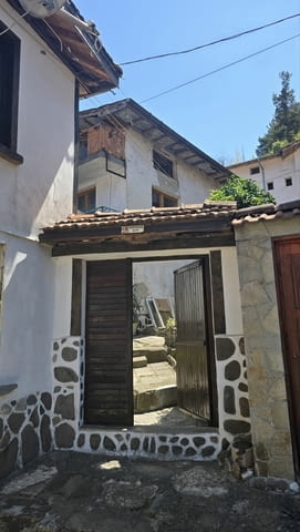 Двуетажна масивна къща с 1/2 дк двор в гр. Смолян, град Смолян | Къщи / Вили - снимка 8