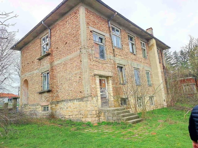 3-етажна масивна сграда в с. Сини Вир, област Шумен, село Сини вир | Къщи / Вили - снимка 2