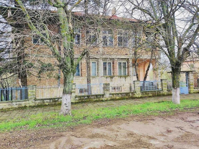 3-етажна масивна сграда в с. Сини Вир, област Шумен, село Сини вир | Къщи / Вили - снимка 3