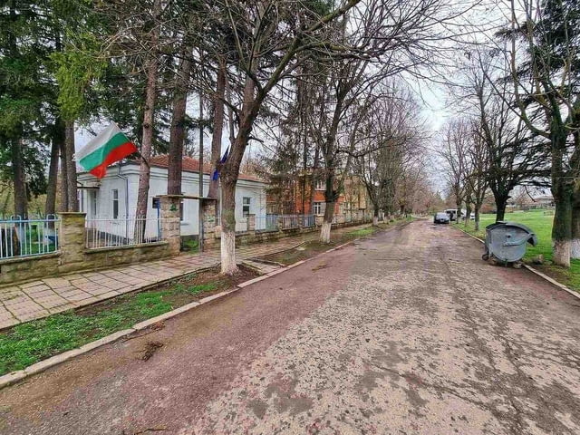 3-етажна масивна сграда в с. Сини Вир, област Шумен, село Сини вир | Къщи / Вили - снимка 4