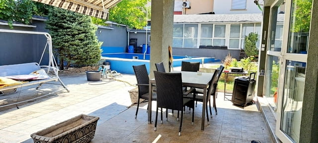 Масивна двуетажна къща в гр. Плевен 2-етажна, Тухла, 307 м2 - град Плевен | Къщи / Вили - снимка 4