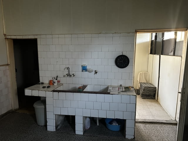 Самостоятелна едноетажна монолитна сграда със собствен ограден двор - снимка 6