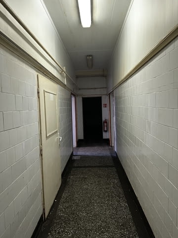 Самостоятелна едноетажна монолитна сграда със собствен ограден двор - снимка 8