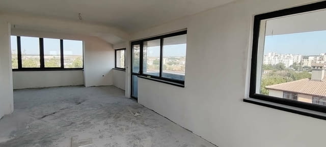 Продава се тристаен тухлен апартамент в кв. Каменни, гр.Хасково - снимка 1