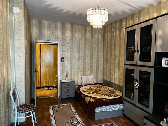 Просторен тристаен апартамент с мазе и таванско помещение в кв.Куба, гр.Хасково - снимка 5