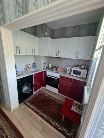 Просторен тристаен апартамент с мазе и таванско помещение в кв.Куба, гр.Хасково - снимка 8