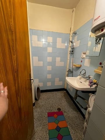 Просторен тристаен апартамент с мазе и таванско помещение в кв.Куба, гр.Хасково - снимка 10