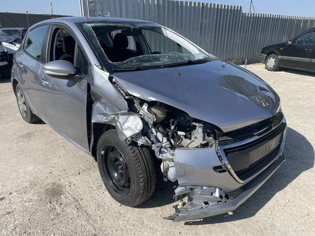Peugeot 208 1.2 VTi Двигател: HMR, 82 к.с. Скоростна кутия: BVM, 5-степенна Година на производство - снимка 2