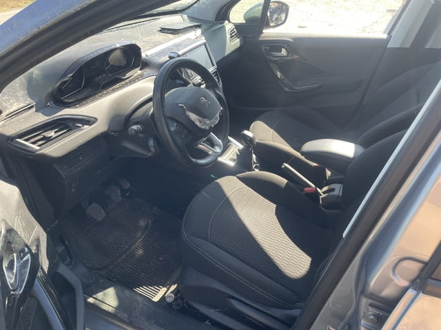 Peugeot 208 1.2 VTi Двигател: HMR, 82 к.с. Скоростна кутия: BVM, 5-степенна Година на производство - снимка 8