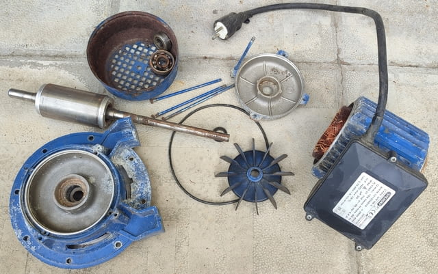 Продавам части от италианска самозасмукваща помпа SPERONI SM 98-5 - снимка 1