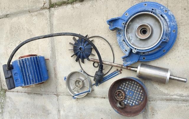 Продавам части от италианска самозасмукваща помпа SPERONI SM 98-5 - снимка 9