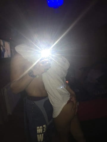 Ново изкушение Еротични масажи, Лизане на топките, Тройка с мен и моя приятел, Френска любов без кондом, Атлетично, Червена - град София | Мъж търси Мъж - снимка 2