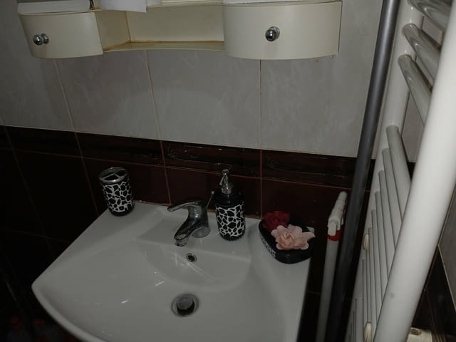 Обзаведен тристаен апартамент в непосредствена близост до метростанция Овча купел - снимка 2