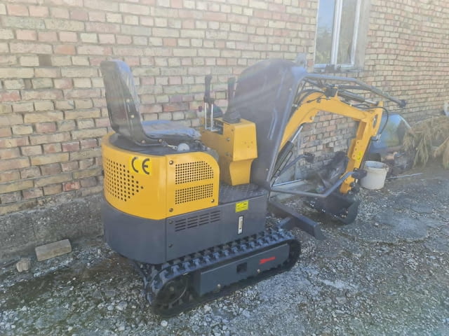 Багер YT 1.2 с кофа и гребло Индустриална техника - село Синдел | Специализирана Техника - снимка 1