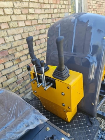 Багер YT 1.2 с кофа и гребло Индустриална техника - село Синдел | Специализирана Техника - снимка 6