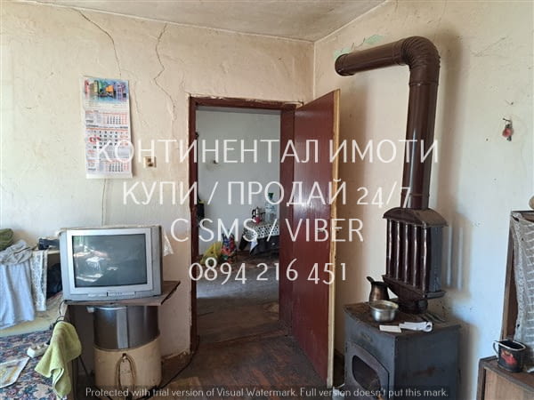 Кодл 63096. Стара едноетажна къща 80м2 с голям двор 1400м2. Къщата е разположена в центара на двора, - снимка 5