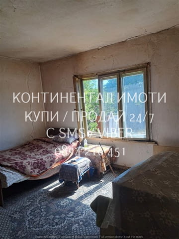 Кодл 63096. Стара едноетажна къща 80м2 с голям двор 1400м2. Къщата е разположена в центара на двора, - снимка 7