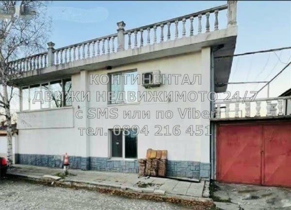 Кодо 62241. Двуетажна тухлена къща 170м2 с двор 800м2 с гаражи. Намира се на много лесно място на ме - снимка 1