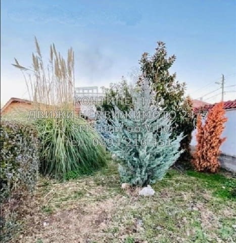 Кодо 62241. Двуетажна тухлена къща 170м2 с двор 800м2 с гаражи. Намира се на много лесно място на ме - снимка 9