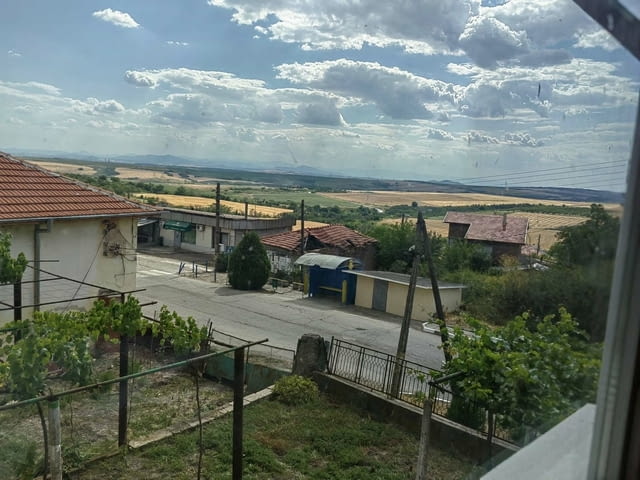 Ремонтирана, двуетажна къща с. Бряст, община Димитровград, village Bryast - снимка 2