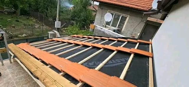 Ремонти рестарвиране на къщи покриви Полагане на хидроизолация Смяна на улуци - снимка 9