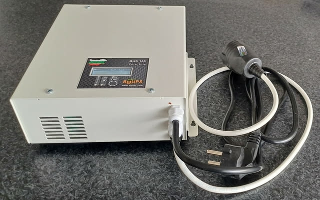 BUS100 - Синусоидален UPS за парно с батерия и изводи за външен акумулатор - снимка 1