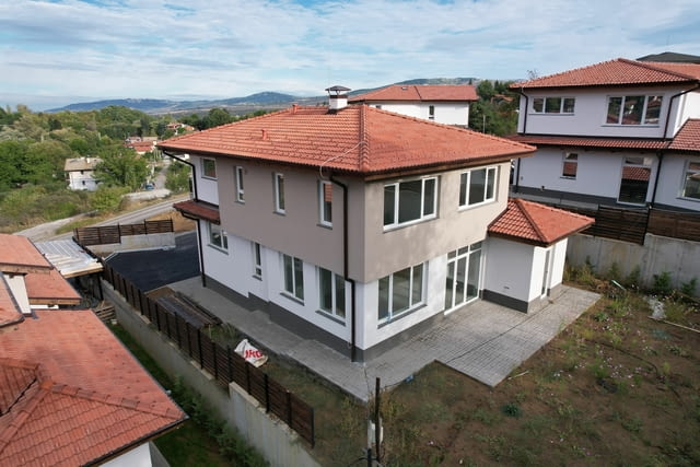 Продавам Нова Къща 2-floor, Brick, 216 m2 - village Rudartsi | Houses & Villas - снимка 2