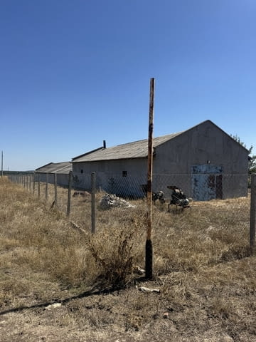 Селскостопански имот с обор и къща- Мандра, обл. Хасково, village Mandra | Storage Facilities - снимка 1