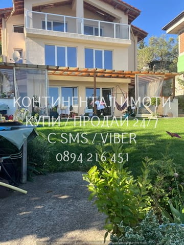 Код 63102. Нова триетажна къща 240м2 с двор 500м2 в новата вилна зона, Акт 16, собствен водоизточн - снимка 1