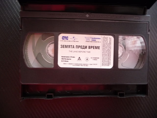Земята преди време VHS филм Малката стъпка динозаври приключения брахеозавър Прекрасната долина - снимка 2