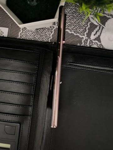 Продавам смартфон Samsung Galaxy Note 20 Ultra с впечатляващи 256GB вътрешна памет и мощни 12GB RAM. - снимка 4