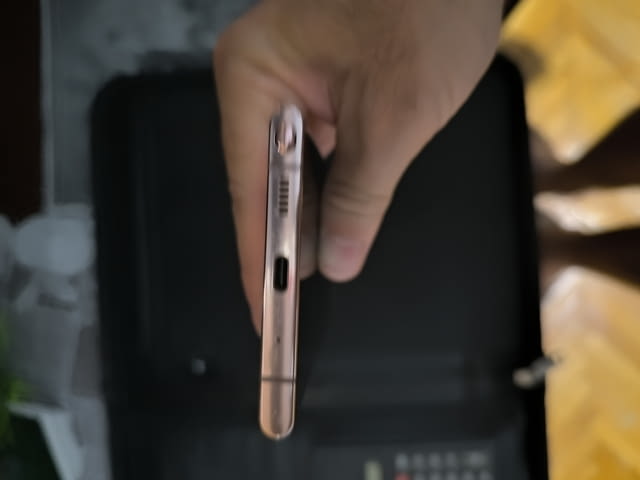 Продавам смартфон Samsung Galaxy Note 20 Ultra с впечатляващи 256GB вътрешна памет и мощни 12GB RAM. - снимка 6