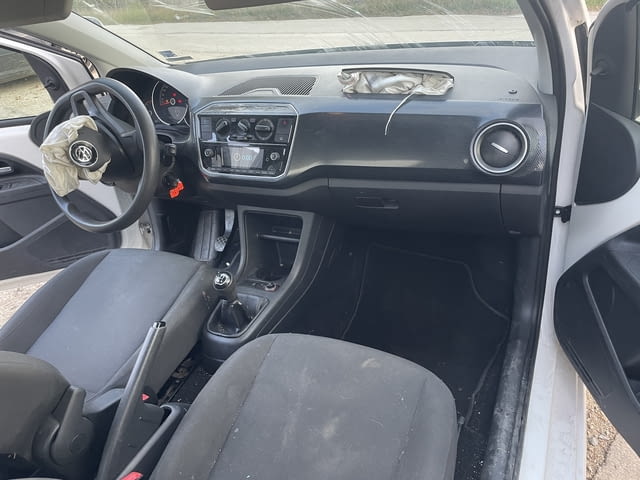 Volkswagen UP, двигател CPG, 1.0 EcoFuel, 68 кс., ск. кутия QCJ, 5 ск., бензин/метан(CNG), 118000 км - снимка 8